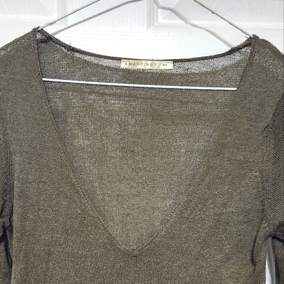 Deep-V Neck Top - Picture 2 of 2